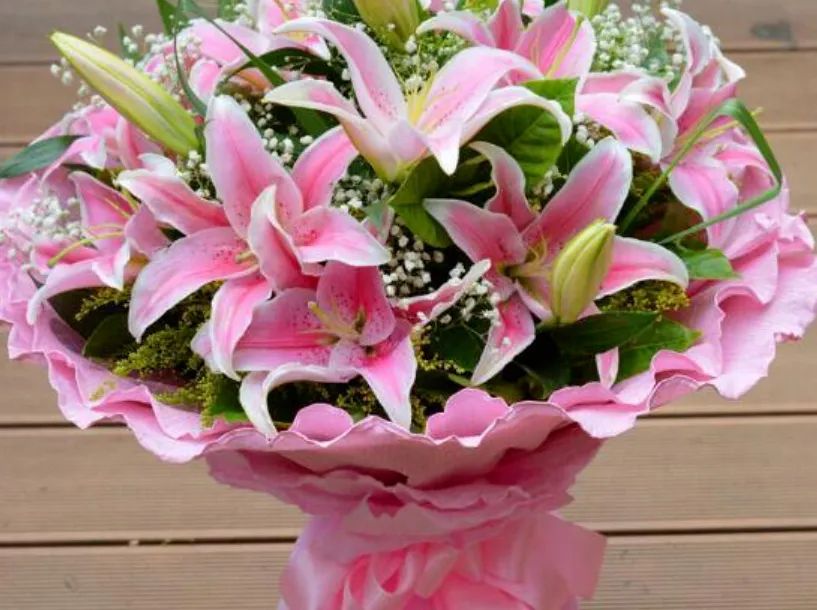 教師節(jié)送什么鮮花好，最好送多少朵寓意好