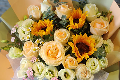 給老人祝壽可以送花嗎？給老人祝壽送花這些花可以，這些花不能送！